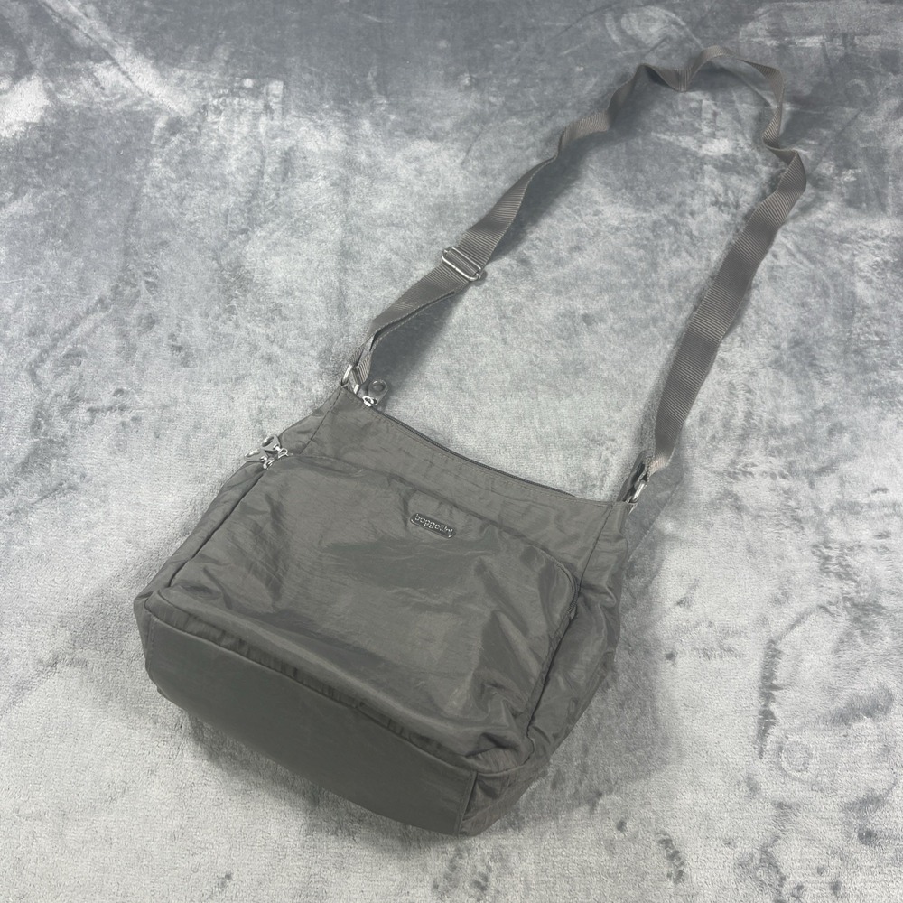 Baggallini Bag Gray Nylon Clean Girl Chic Crossbody Messenger Quiet Luxury‎ City